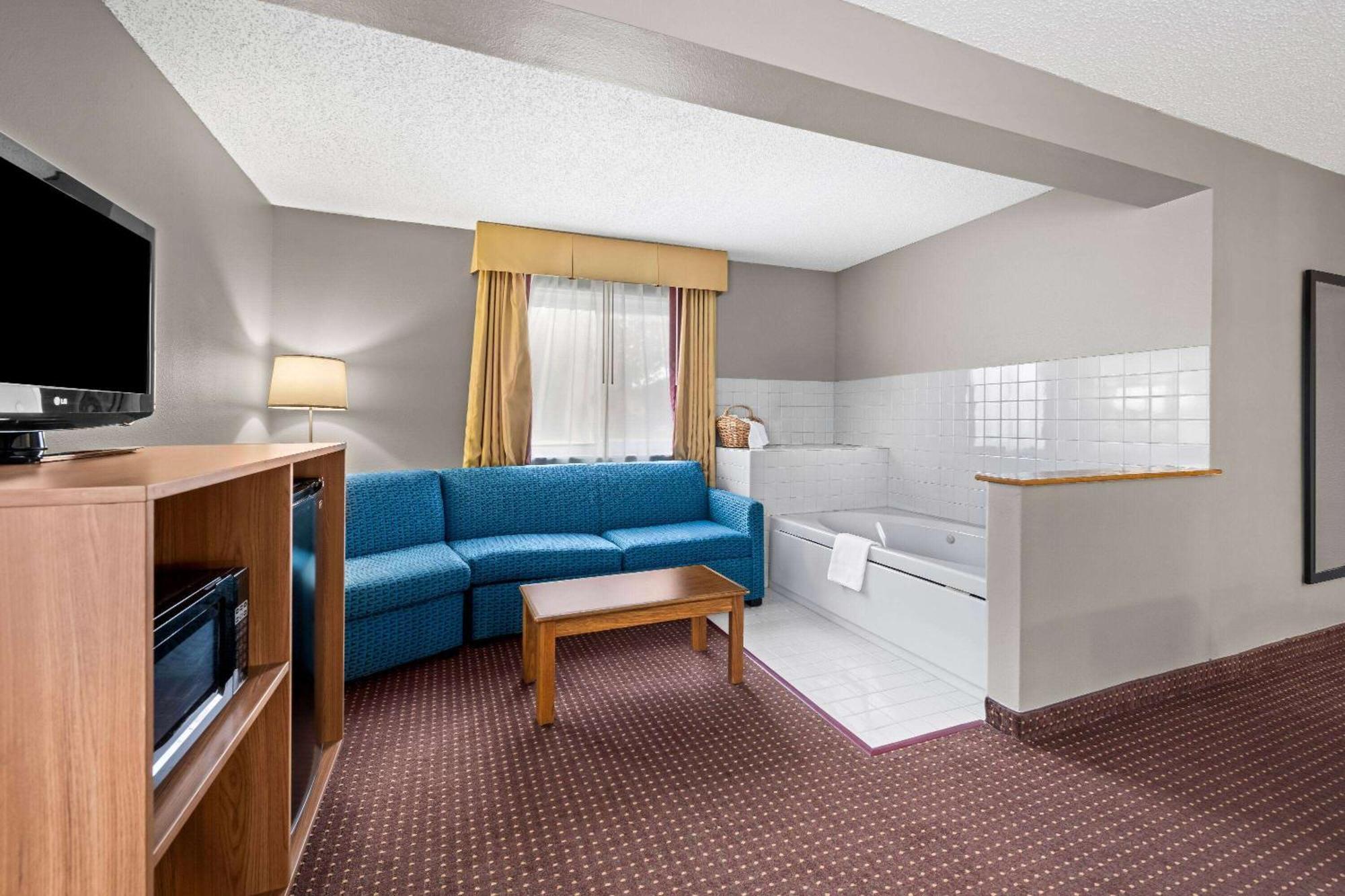 Super 8 By Wyndham Waverly Luaran gambar