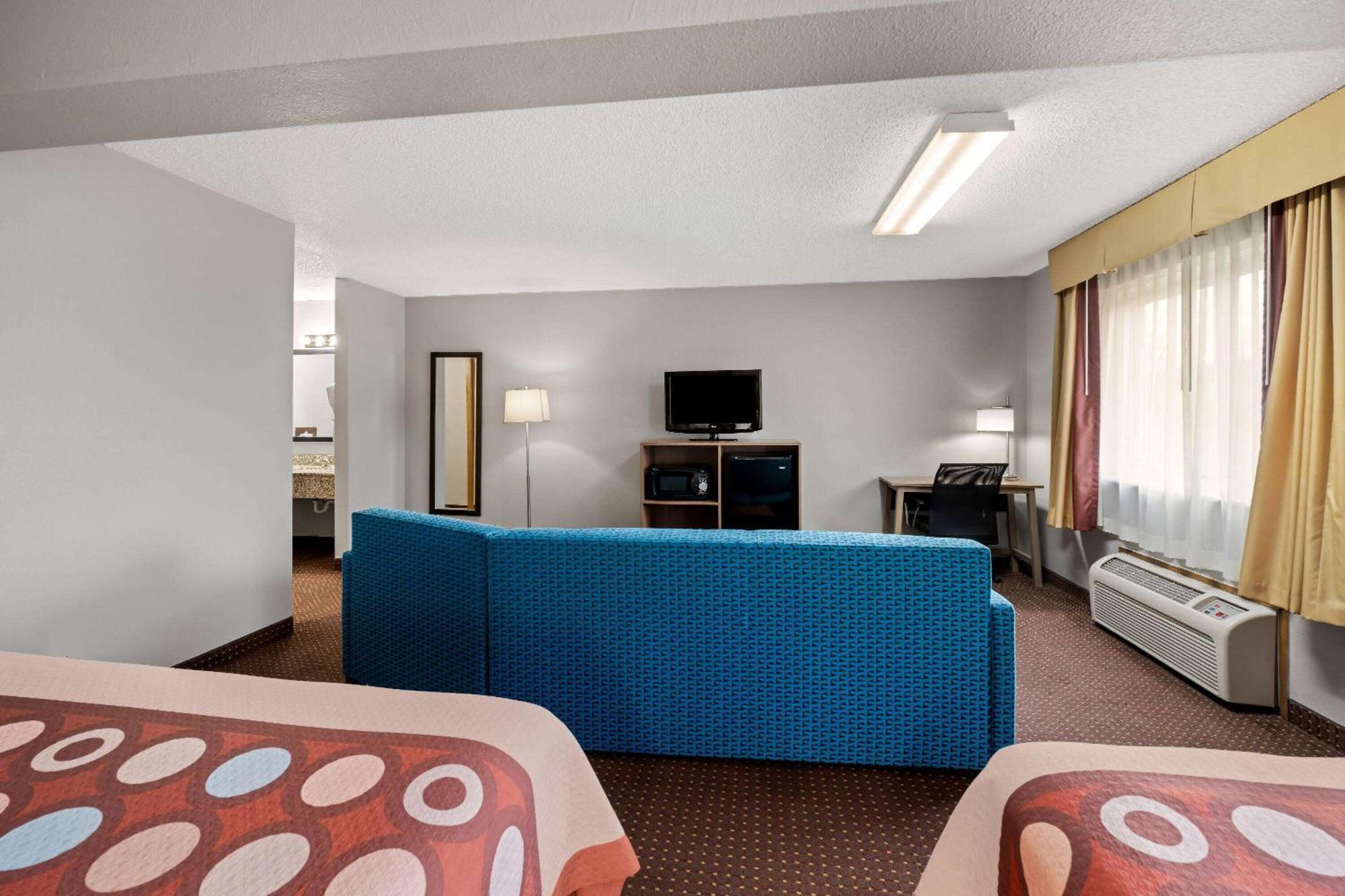 Super 8 By Wyndham Waverly Luaran gambar