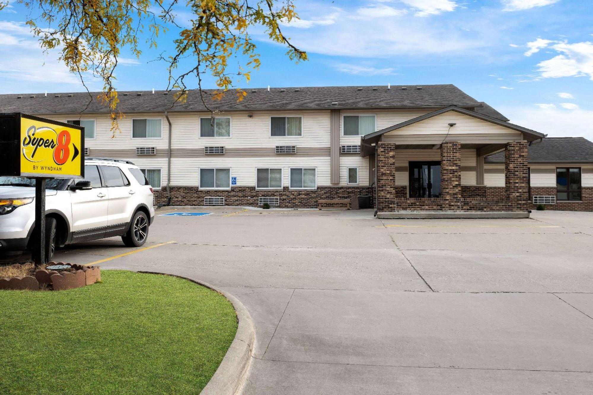 Super 8 By Wyndham Waverly Luaran gambar